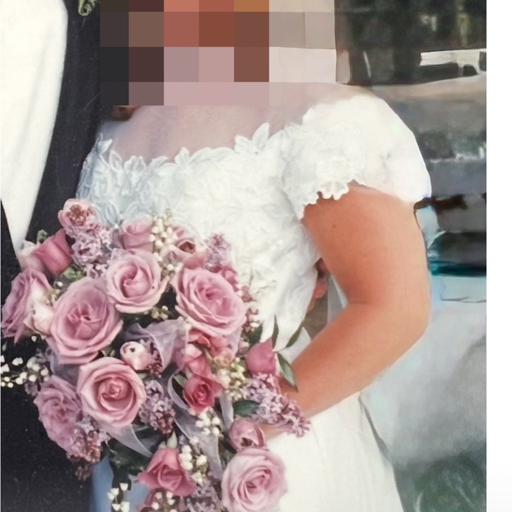 Elegant White Lace Wedding Dress